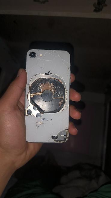 айфон трещина: IPhone (серия SE/8, 4.7") — Особенности: - Корпус с треснутой задней — 1