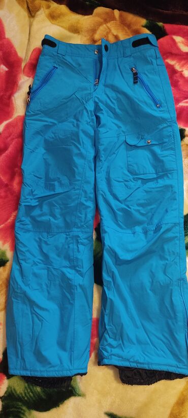 штаны с бабочкой: Продаю горнолыжные штаны.одевали один раз.рост 146-152 см