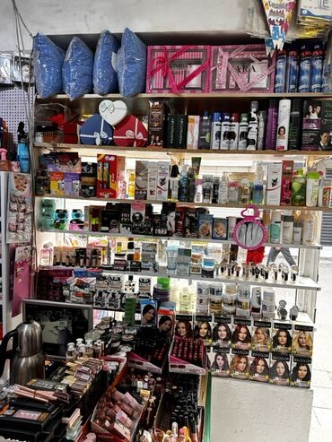 Sifarişlə kosmetika üçün vitrinlər: Hazır biznes ünvan xırdalan köhnə bazar — 2