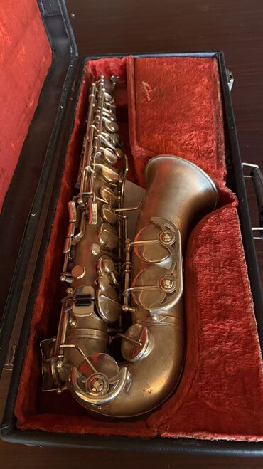 saksafon: Saxofon super köklənib