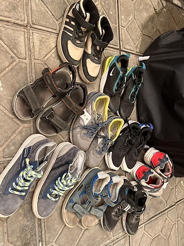 nike react: Подборка детской обуви разного типа и размеров. Состав: - Кроссовки — 1