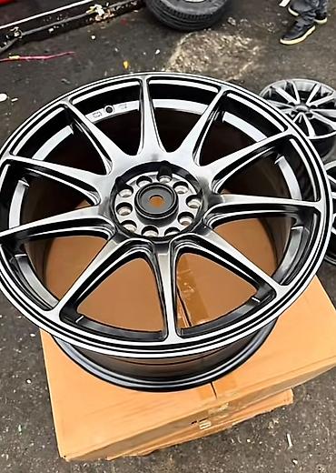 4 bolt r17: Vossen diskler 6aydi alinib 205/50/R17 Boltlari ustunde verilecek — 2
