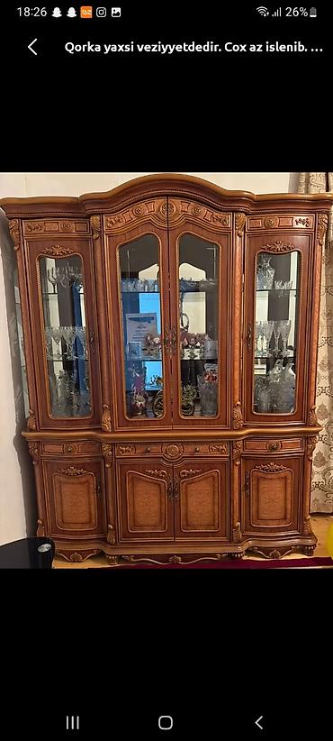 mebel bəzəmək: Klassik üslubda böyük bufet-vitrin dəsti. - Material: ağac və şüşə — 1