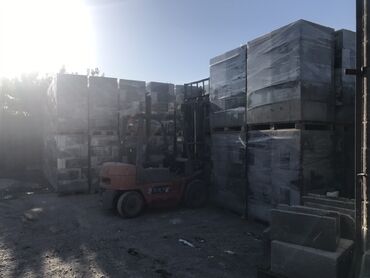 купить книжную полку на стену: Полистиролбетонный блок, 600x300x200, D700, Самовывоз, Платная доставка