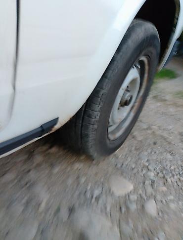 yumze satisi: Məhsul: Klassik sedan avtomobil (ağ rəng), arxaötürücülü maşın saz — 10