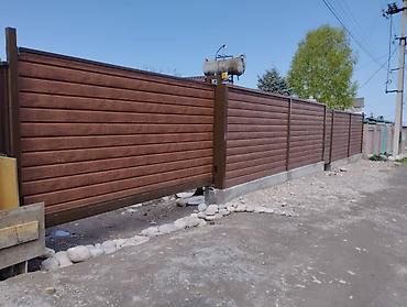 Секция забора с откатными воротами “под дерево” - Материал at lalafo.kg Секция забора с откатными воротами “под дерево” - Материал