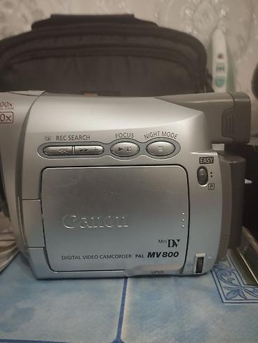 minidv videokamera: Canon MV800 MiniDV video kamera (PAL) Xüsusiyyətlər: - Format: MiniDV — 4