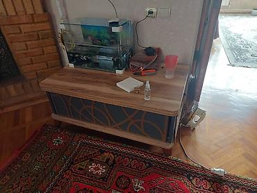 taxt altligi: Dekorativ TV altlığı / konsol tipli mebel. Üst hissəsi ağac naxışlı — 1