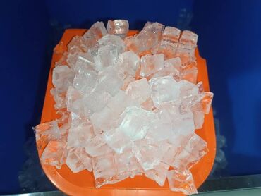 продаю мороженое аппарат: Лёд пищевой кубиковый отличного качества . Развозим лёд ежедневно