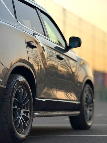 Другие автомобили: Внедорожник (5 дверей), цвет серый металлик. Основные особенности: - — 14