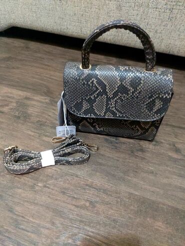 new yorker kaput: Handbags