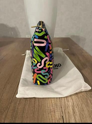 orginal canta: Косметичка Moschino. Оригинал. Новая. Можно носить как клатч. Размер — 4