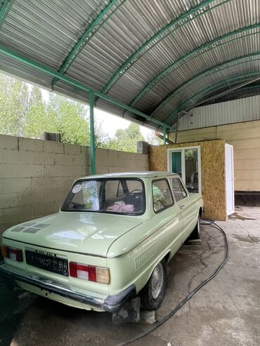 опель вектора б: Автомобиль ЗАЗ "Запорожец" в светло-зеленом цвете, в родных окрасе
