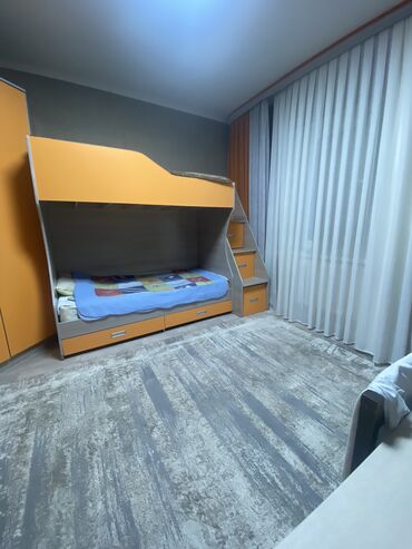 мебель спальная: Спальный гарнитур, Двухъярусная кровать, цвет - Оранжевый, Б/у