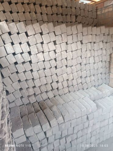 до ре ми: Кирпич полнотелый формовочный (саман/глиняный), партия в штабелях. -