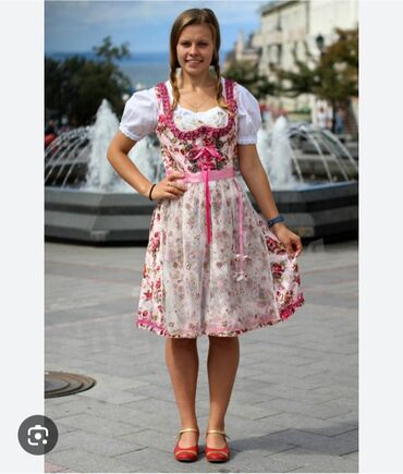 спец обувь: Платье немецкое для Октобер фест!В наличие 2шт .Размер 42,44