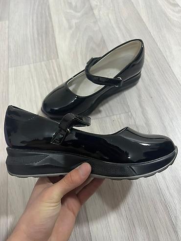 Детская обувь: Лаковые туфли для девочки - Цвет: черный, глянцевый (лаковая — 8