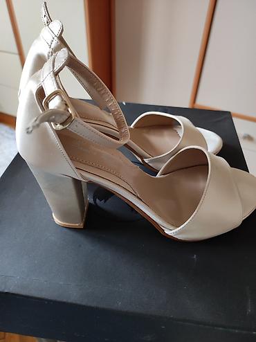 magnum cipele: Sandale nosene jednom,placene visina stikle 9cm.Veoma udobne i nosive — 6