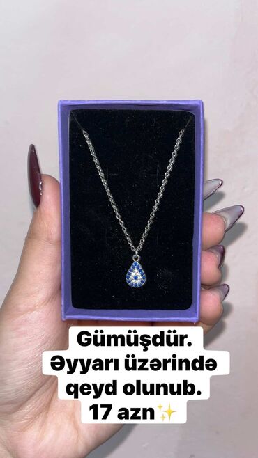 женские шубы из каракуля: - Gümüş boyunbağı: zəncir və damla formalı asma. Asma üzərində mavi və