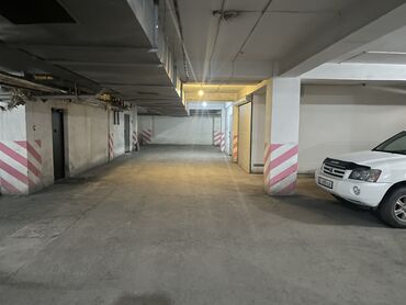 подземный паркинг: Подземная парковка. Центр. Район Дворца спорта