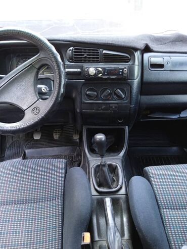 авто уна: Volkswagen Vento: 1992 г., 2 л, Механика, Бензин, Седан