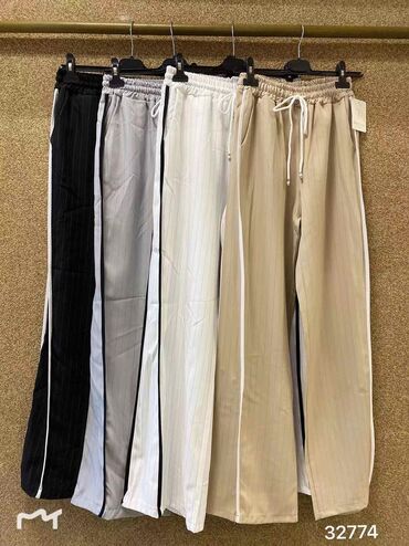 crne zvonaste pantalone: 🍀Pantalone
🍀Cena 2200
🍀Vel. Uni s, m
V/18