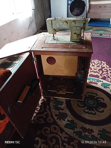 antik samovar alıram: Makinə tikiş dəzgahı – “Çayka-142M” (şaquli köynəkli, stolüstü — 2