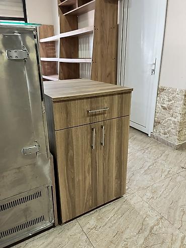 Soyuducu vitrinləri: Soyuducu vitrin + kassa şkafı Çox az istifadə edilib. Yeni kimidir — 9