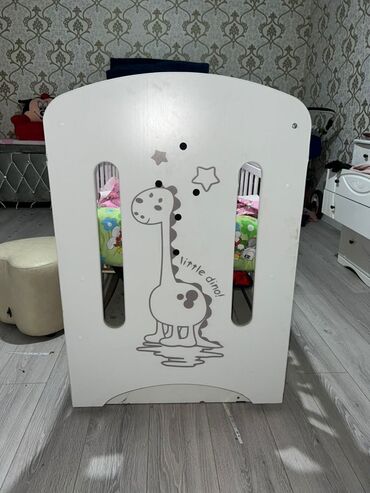 шкаф для вещей бу: Детская кроватка с рисунком «Little dino» - Материал: комбинированная