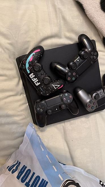 playstation 4 cantası: PlayStation 4slim modeli 4pult 2si sade 2si orginal verilir Real — 3