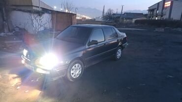 Volkswagen: Volkswagen Vento: 1992 г., 1.8 л, Механика, Бензин, Седан