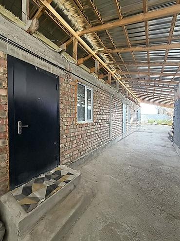 Үйлөр: 📍 В Романовке от трассы 100 м продается многоквартирный дом на участке — 2