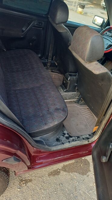 напольные акустика: Volkswagen Vento: 1992 г., Механика, Седан