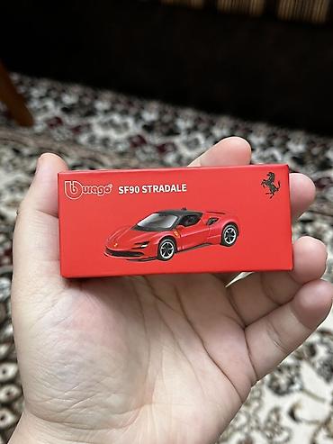 Ferrari: Bburago Ferrari SF90 Stradale 1:64. Qapıları açılır amortizatorludur — 1