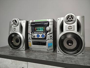 музыкальный центр сони бук: Продаю музыкальный центр LG отличном сост. есть AUX. есть и другие муз
