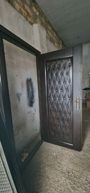 Giriş qapıları: Yeni Giriş qapısı Ödənişli çatdırılma — 3