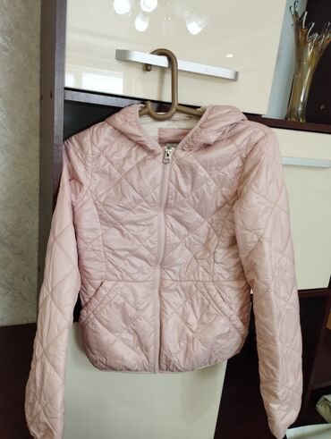 Демисезонные куртки: Продаю 1)осенне-весеннюю подросковую куртку 40-42размер.Синего — 4