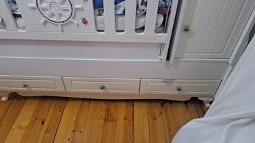 Asılqanlar: Oğlan və qız üçün, Yeni, Dördbucaq, Beşik, Dəst ilə, Matras ilə, Yellənmə mexanizmsiz