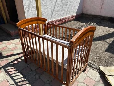 манеж кровать с матрасом: Продаю б/у манеж, люльку и качалка-шезлонг 
Пишите на Вотсап номер