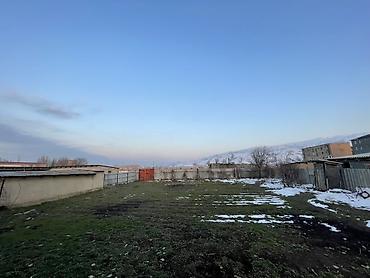 Продажа коттеджей и домов: Дом Кемин, ул. Берикбаева 167 Участок 10 соток, асфальт. 2 спальни — 8