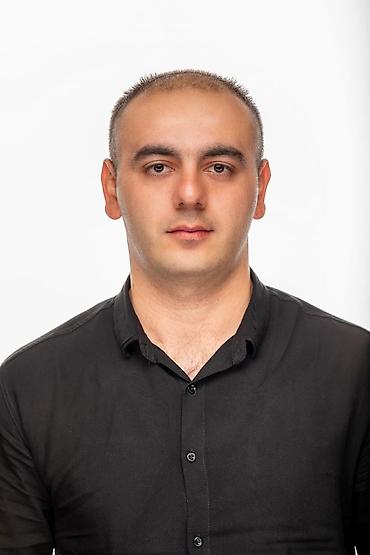 tap az ekskavator: Salam. Tekxniki sahədə çox bacarıqlıyam. Təhsilim Ali (Elektrik — 2