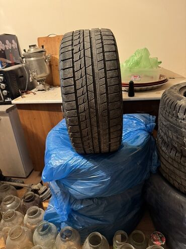 грузовик сапок: Шины 235 / 45 / R 18, Зима, Б/у, Комплект, Легковые