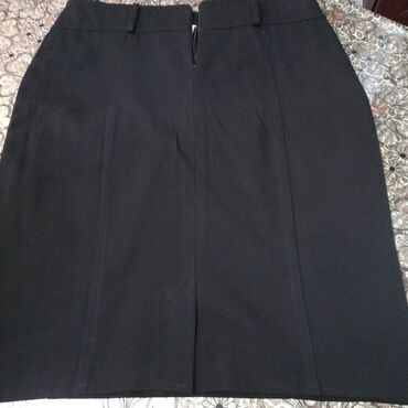 Dəstlər, kostyumlar: Gôy atlas kostyum 120 manata alinib 60 manata satilir. Cemi 1 defe — 15