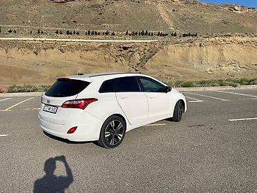 led panel: Hyundai i30 Wagon – ağ rəngli, universal kuzov. Əsas xüsusiyyətlər: - — 3