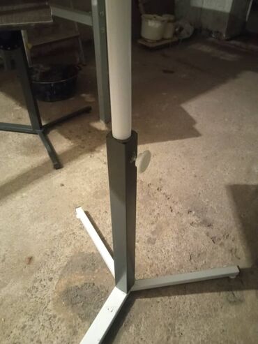 поднос на ножках: Универсальный столик, столик для работы с ноутбуком, книгой телефоном