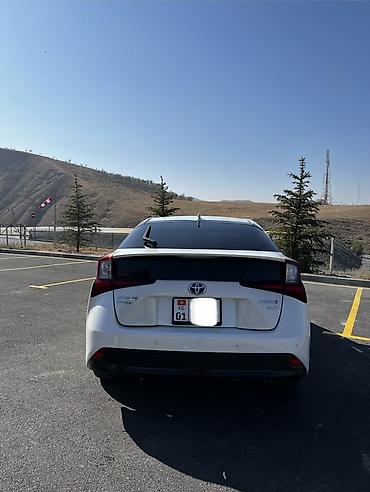 byd 06 ev: Toyota Prius: 2019 г., 1.8 л, Гибрид, Лифтбек — 4