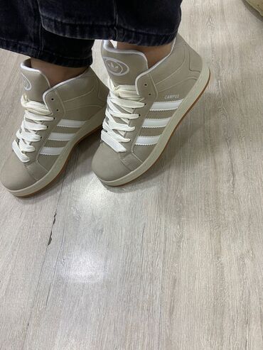 adidas qaçış üçün qadın krossovkaları: Yüksək boğazlı idman ayaqqabısı – “Campus” modeli - Rəng: açıq bej