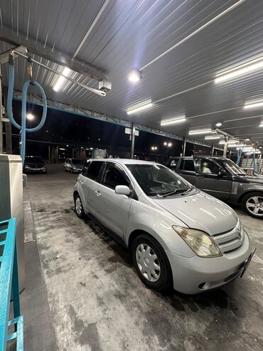 Toyota: Toyota ist: 2003 г., 1.5 л, Автомат, Бензин, Универсал