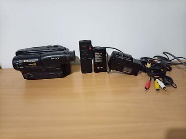 Video kamere: Na prodaju Sony Handycam video Hi8 kamkorder – model CCD‑TR650E (PAL) — 16