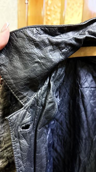 женский кожаный черный плащ: Продаю женское кожаное пальто Черного цвета Чистая кожа Размер — 3